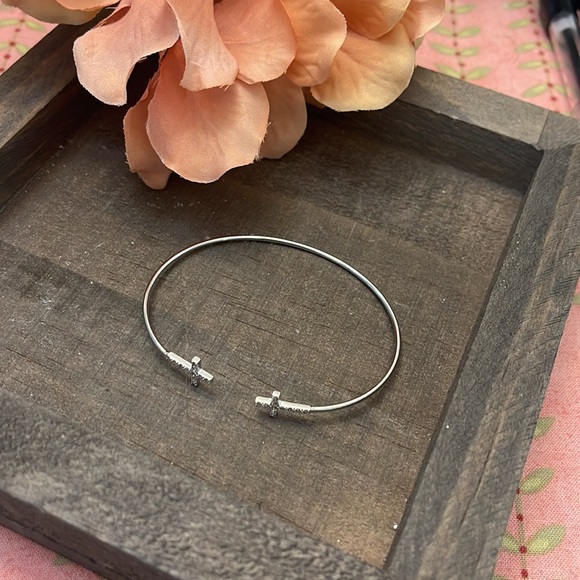 JBloom Silver cross Bracelet - Picture 3 of 4